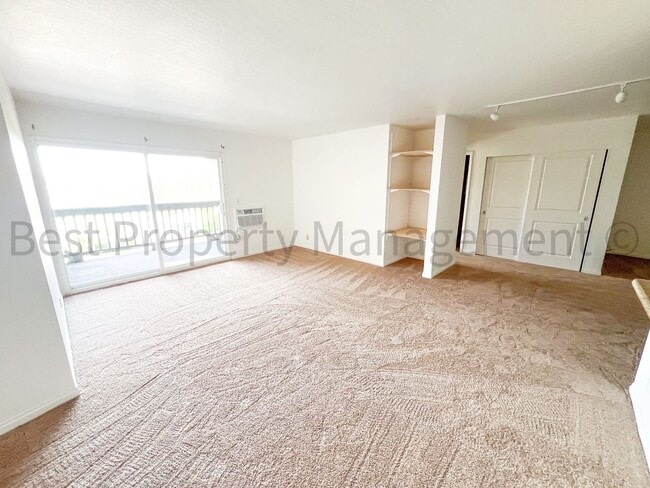 1085 Murrieta Blvd