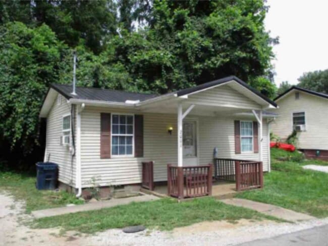 property at 2001 Dixon St