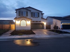 721 Crepe Myrtle Ct in Tracy, CA - Building Photo - Building Photo