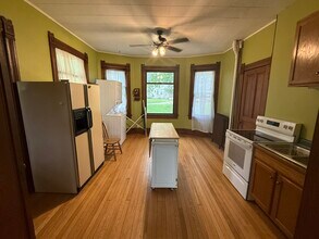 204 Market St, Unit A in Deforest, WI - Foto de edificio - Building Photo