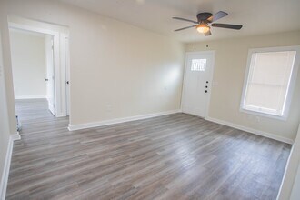 139 Wichita Ct in San Antonio, TX - Foto de edificio - Building Photo