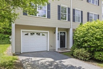 14 Woodside Dr in Gorham, ME - Building Photo - Building Photo