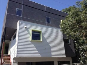1296-1298 W 37th Pl in Los Angeles, CA - Foto de edificio - Building Photo