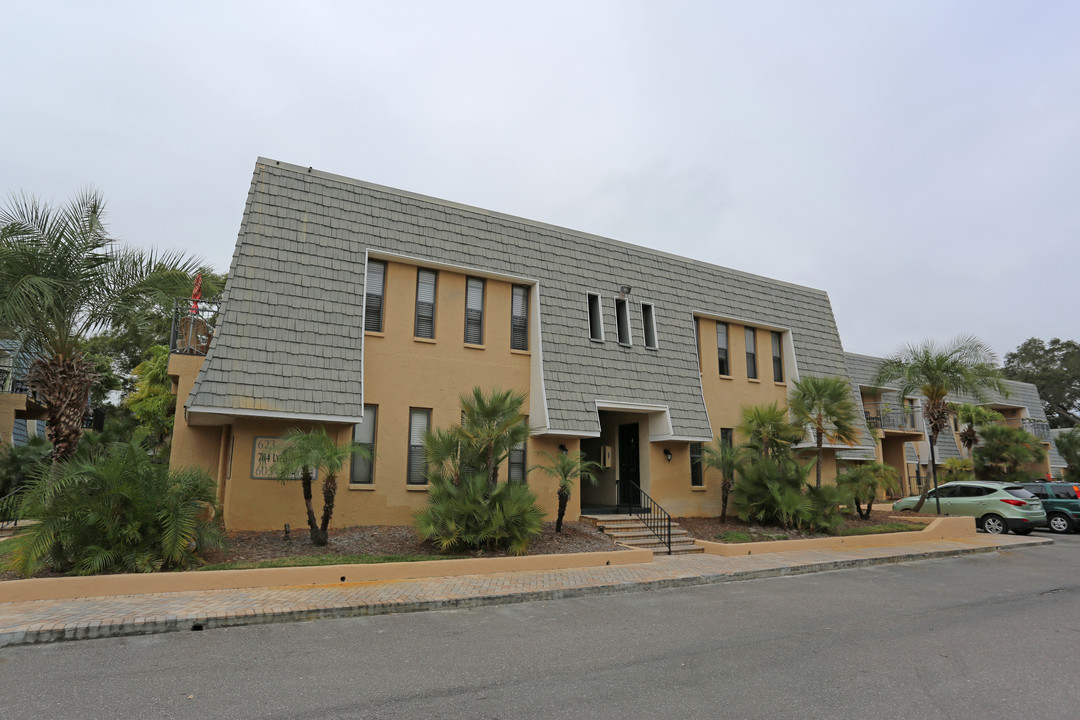 Victoria Palms Apartments in Dunedin, FL - Building Photo