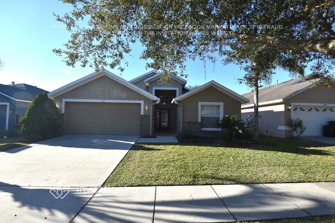 5611 Hawkgrove Pl in Fish Hawk, FL - Foto de edificio