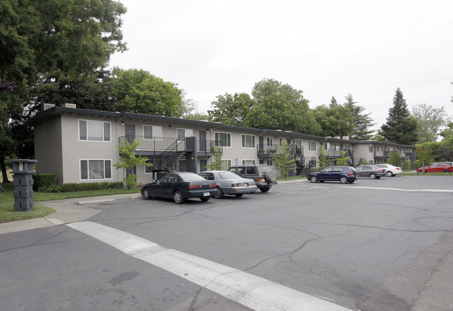 East Yolo Manor in West Sacramento, CA - Foto de edificio - Building Photo