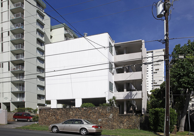 Naoe Apartments in Honolulu, HI - Building Photo - Building Photo