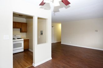 Sligo House Apartments in Silver Spring, MD - Foto de edificio - Interior Photo