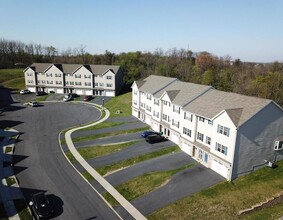 Monticello Heights Townhomes in Harrisburg, PA - Foto de edificio - Building Photo