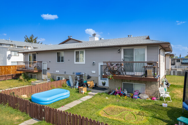 1404 43 St SE in Calgary, AB - Building Photo - Primary Photo