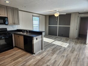 100 W Arizona in Belleville, MI - Building Photo - Building Photo