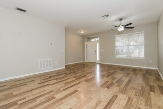 11832 Colony Lakes Blvd in New Port Richey, FL - Building Photo - Building Photo