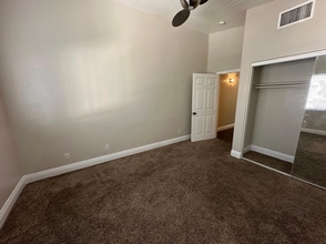 2153 Jasper Bluff St, Unit 203 in Las Vegas, NV - Building Photo - Building Photo