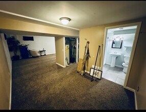 1092 S Iris St in Lakewood, CO - Building Photo - Building Photo