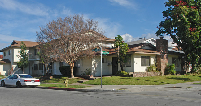 629 E Ruddock St in Covina, CA - Foto de edificio - Building Photo