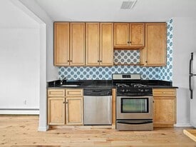 93 Wyckoff Ave in Brooklyn, NY - Building Photo