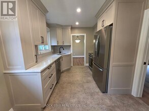 4 Mississauga Rd in St Catharines, ON - Building Photo - Building Photo