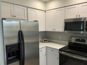 2118 Michele Dr in Sarasota, FL - Building Photo - Building Photo