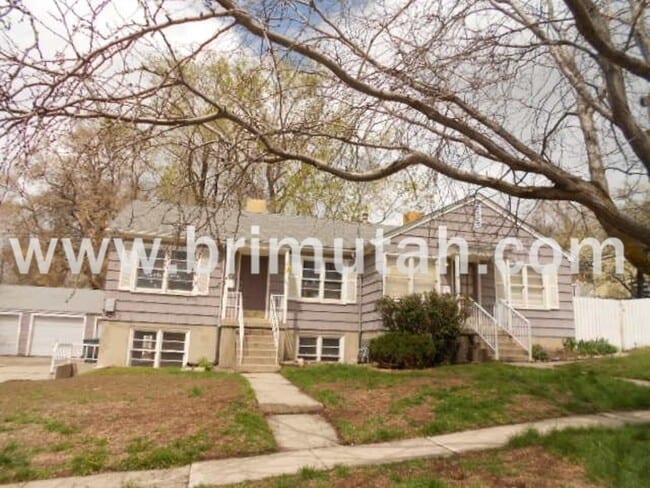 property at 122 E Girard Ave