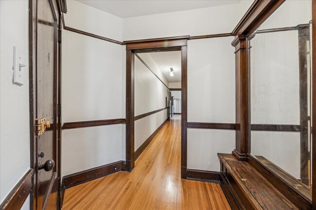 5902 W Midway Park in Chicago, IL - Building Photo - Building Photo