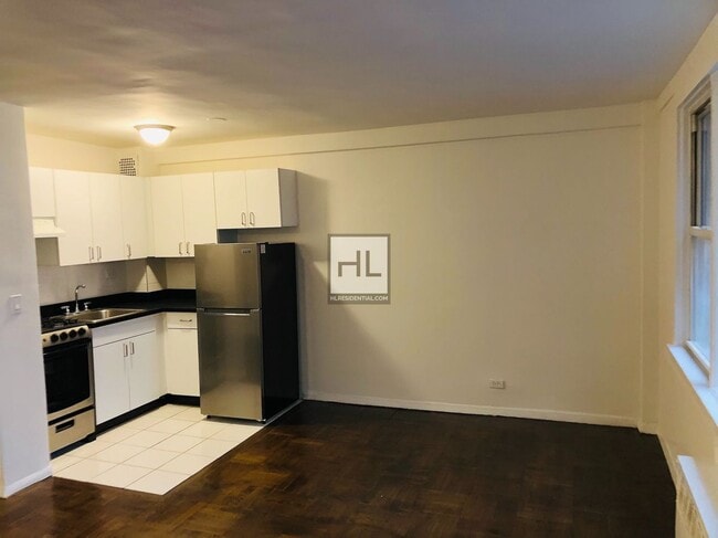 property at 160 E 55th St