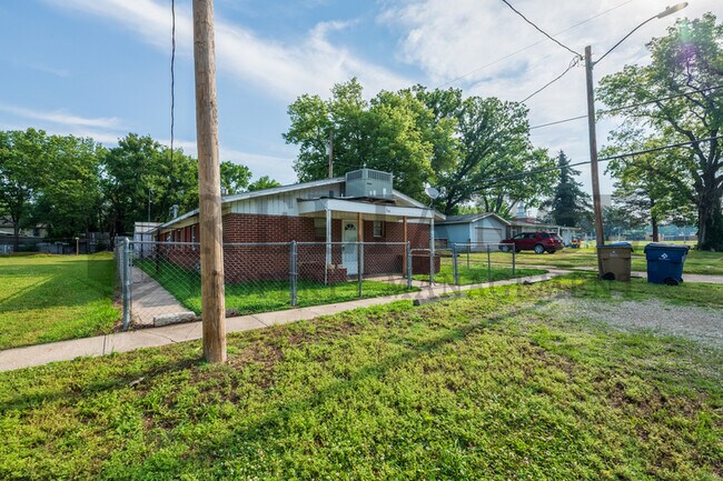 316 W 6th Ave in Belle Plaine, KS - Building Photo - Building Photo
