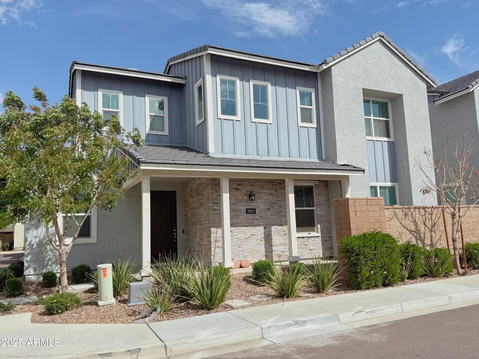 2851 S Central Dr in Chandler, AZ - Building Photo