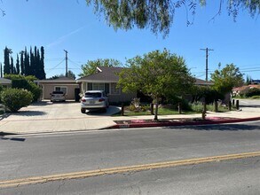 23176 Jonathan St in Los Angeles, CA - Building Photo - Building Photo