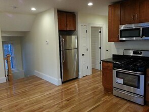 84 Linden St, Unit 1 in Boston, MA - Foto de edificio - Building Photo