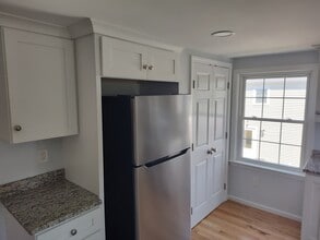 155 Farm Ln, Unit B in Portsmouth, NH - Foto de edificio - Building Photo