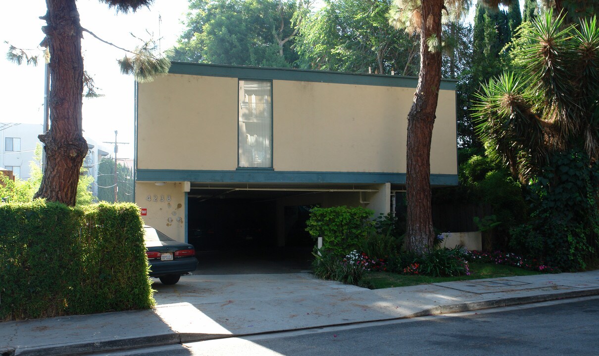 4238 Mary Ellen Ave in Studio City, CA - Building Photo