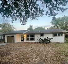 1934 Emerald Dr in Lawrence, KS - Building Photo