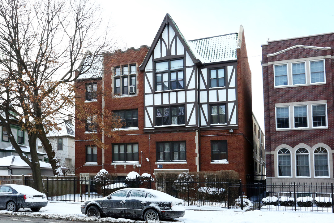 7010 N Ashland in Chicago, IL - Building Photo