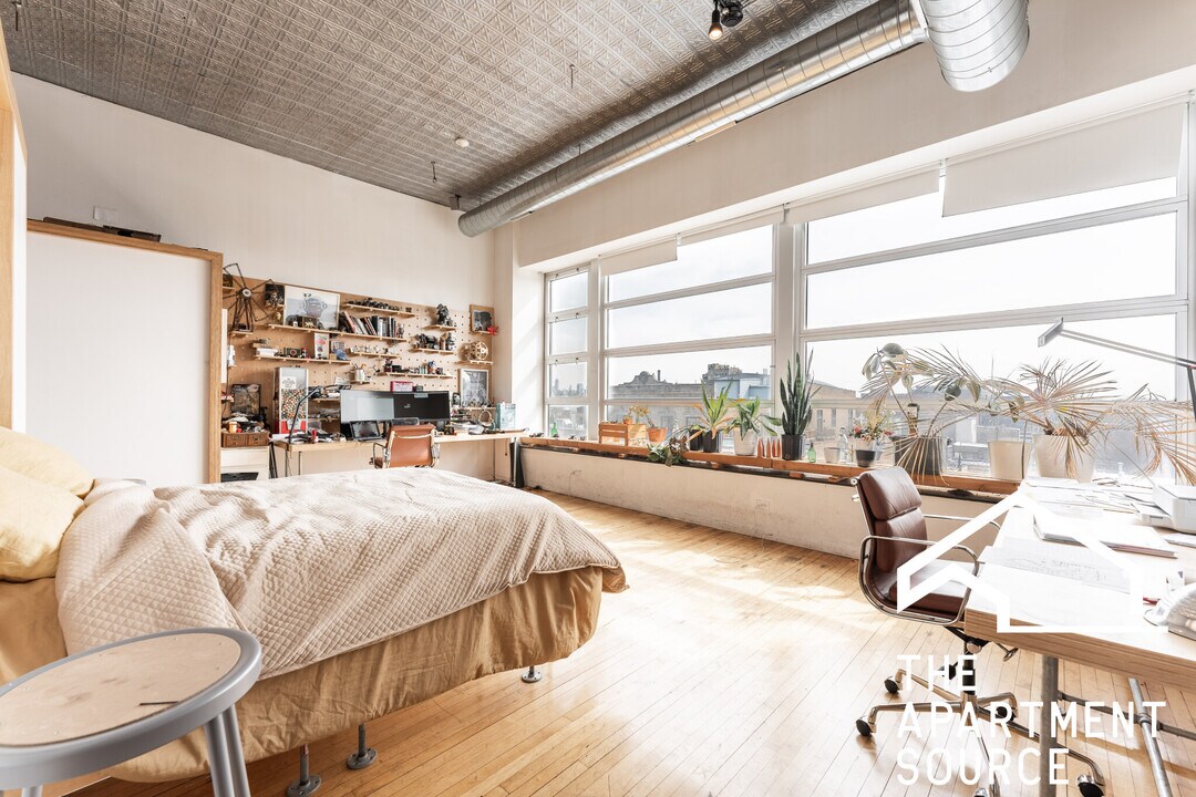 2412 W North Ave in Chicago, IL - Building Photo