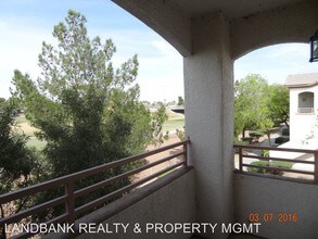 5655 E Sahara Ave-Unit -UNIT 2026 in Las Vegas, NV - Foto de edificio - Building Photo