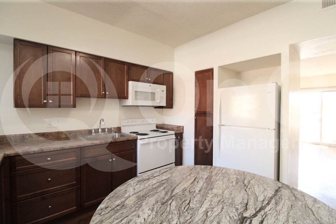 351 E Thomas Rd in Phoenix, AZ - Building Photo