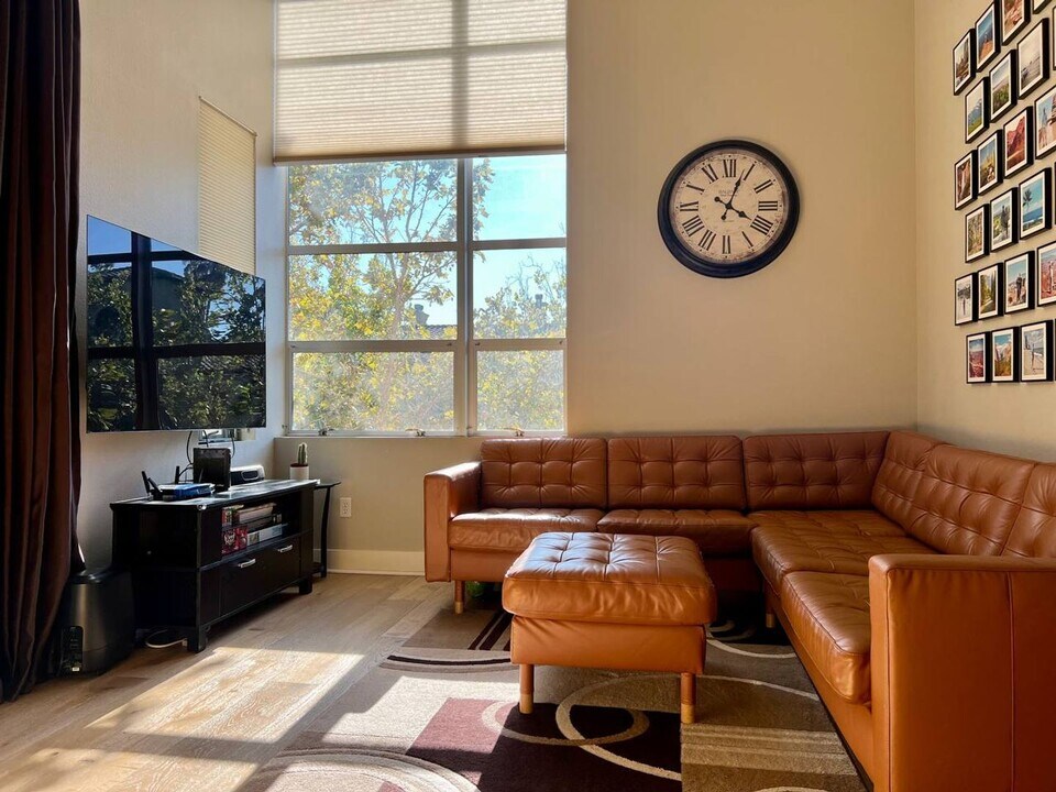 1 E Julian St in San Jose, CA - Building Photo