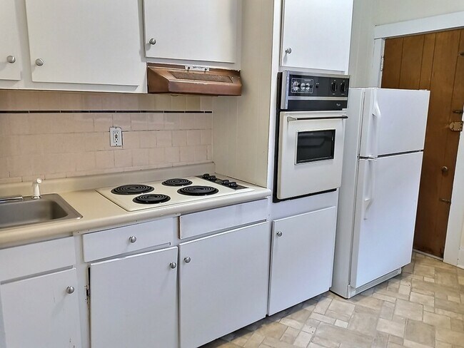 1396 Beacon St, Unit 10