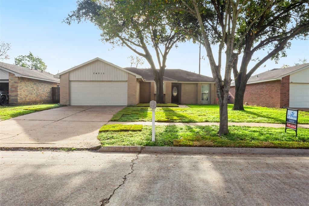 24015 Silversmith Ln in Katy, TX - Building Photo