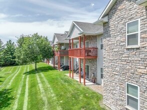 Reserve at Glenstone in Grimes, IA - Building Photo - Building Photo