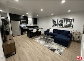 9504 Gothic Ave in Los Angeles, CA - Building Photo