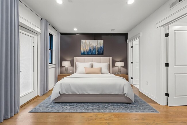 225 E Eagle St, Unit #2 in Boston, MA - Foto de edificio - Building Photo