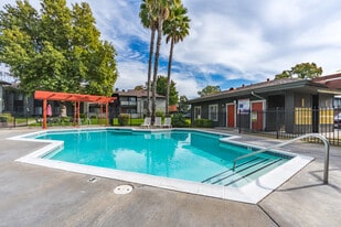 The Meridian in Sacramento, CA - Building Photo