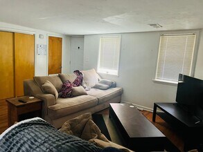 911 Galveston Ave-Unit -GA - 2R in Pittsburgh, PA - Building Photo - Building Photo