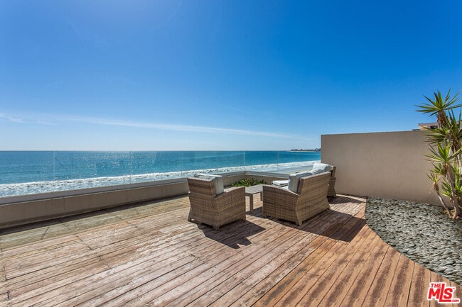 22548 Pacific Coast Hwy in Malibu, CA - Building Photo - Building Photo