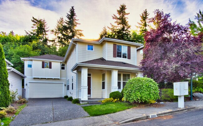 2033 240th Ave SE in Sammamish, WA - Foto de edificio - Building Photo