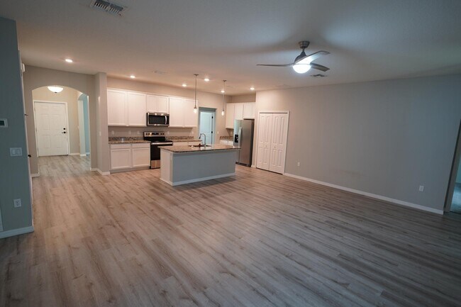 383 SE Cork Rd in Port St. Lucie, FL - Building Photo - Building Photo