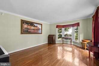 4556 Minuteman Dr in Rockville, MD - Foto de edificio - Building Photo