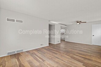 205 Dundee Cir in St. Louis, MO - Building Photo - Building Photo