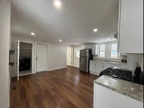 169 Sewalls Falls Rd, Unit First Floor in Concord, NH - Building Photo - Building Photo